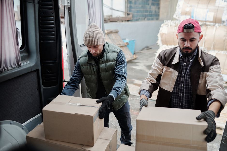 Warehouse loader handling assorted cargo