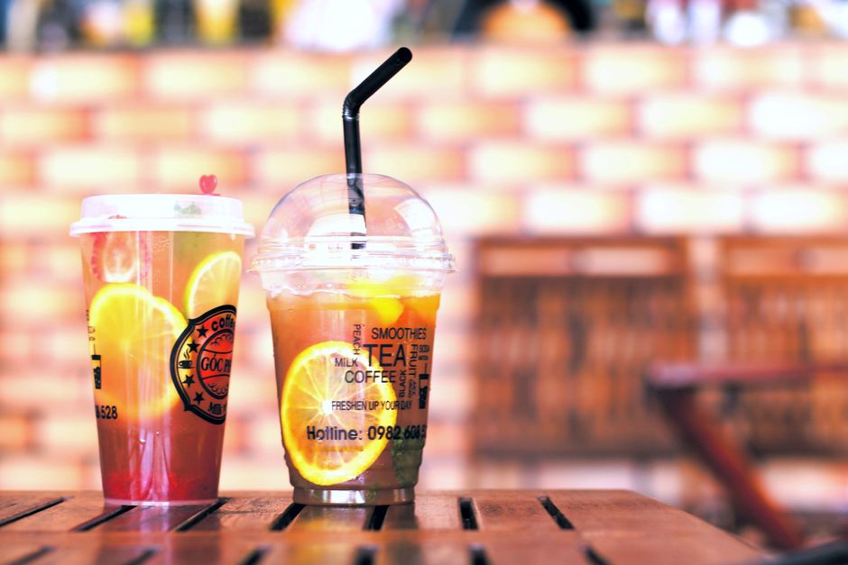 Fruit smoothies and iced tea drinks served in a cafe
