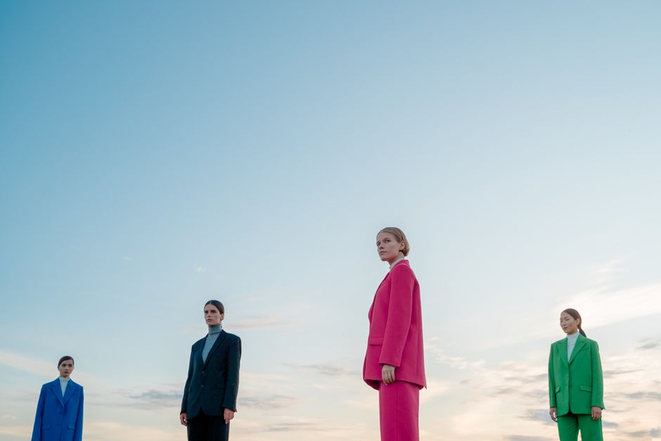 Theory elegance - modern suits and women's fashion
