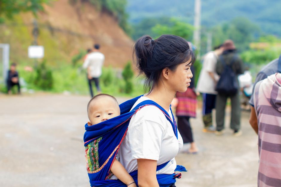 Solly Baby wrap showing a baby comfortably carried in a parent's arms