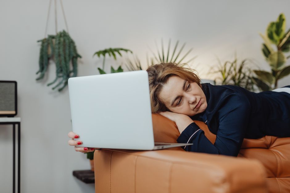 A woman researches sleep disorders information online