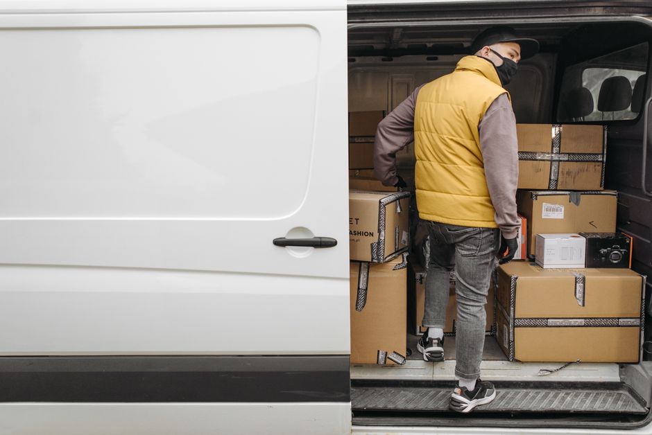 Food supplier delivering boxes to a restaurant
