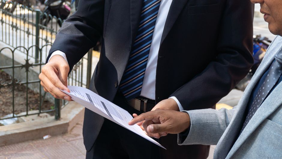 Consulting meeting focused on public sector compliance