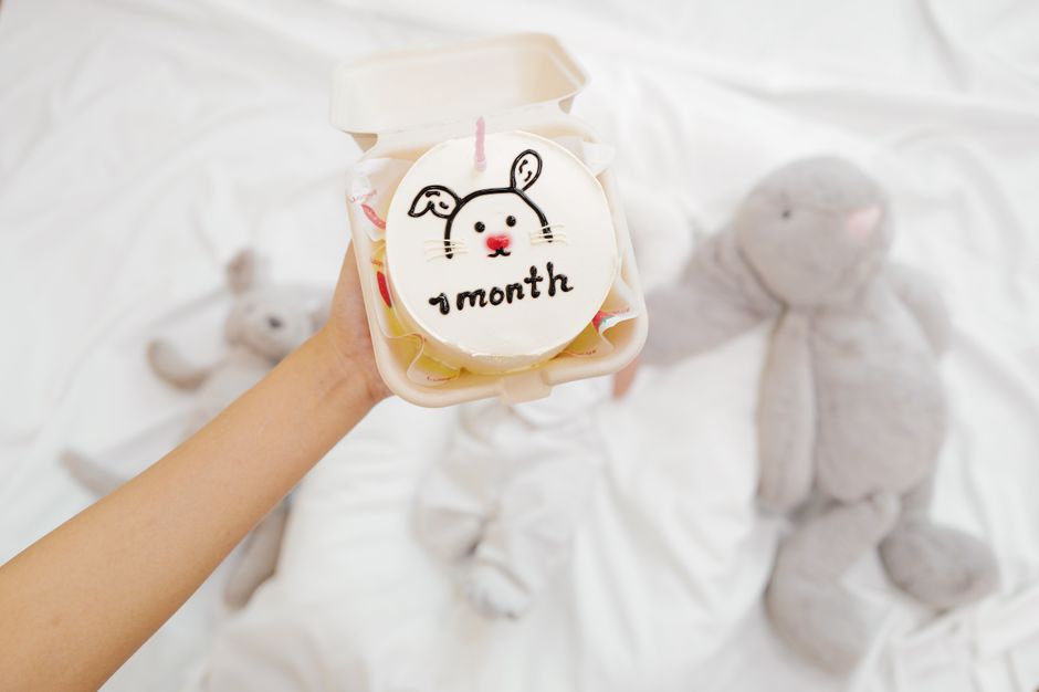 Decorated cakes in artistic designs for takeout