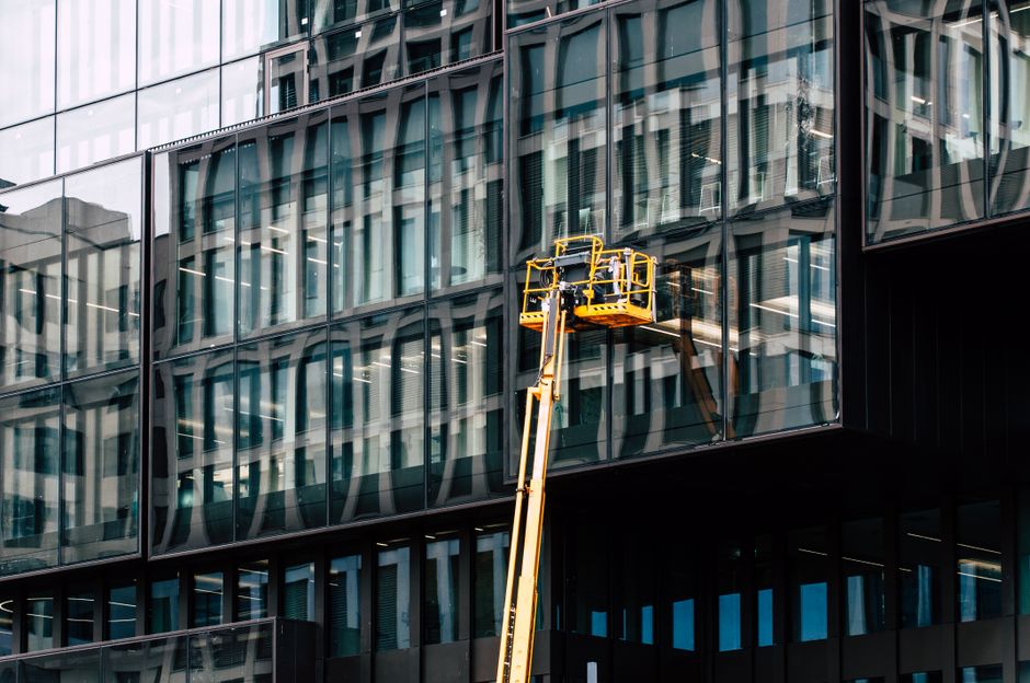 Lease management in a commercial building
