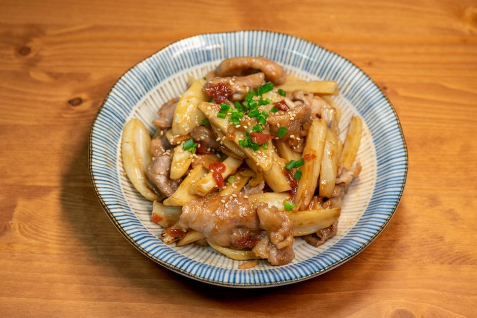 A vibrant plate of Chinese-American stir-fry