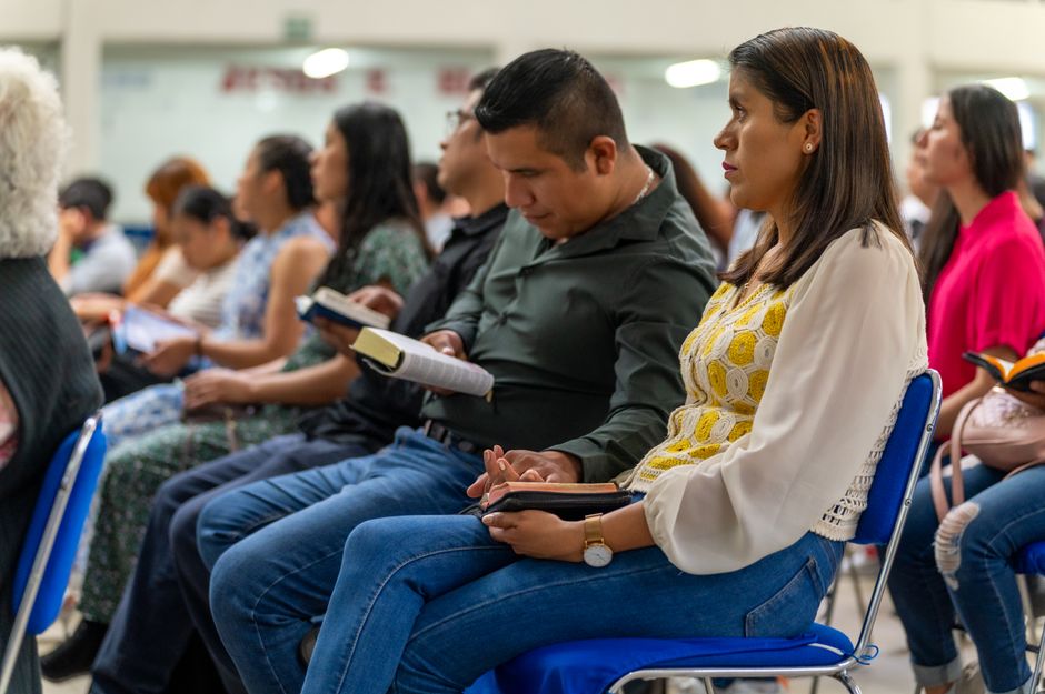 Weekly Bible readings in a community setting