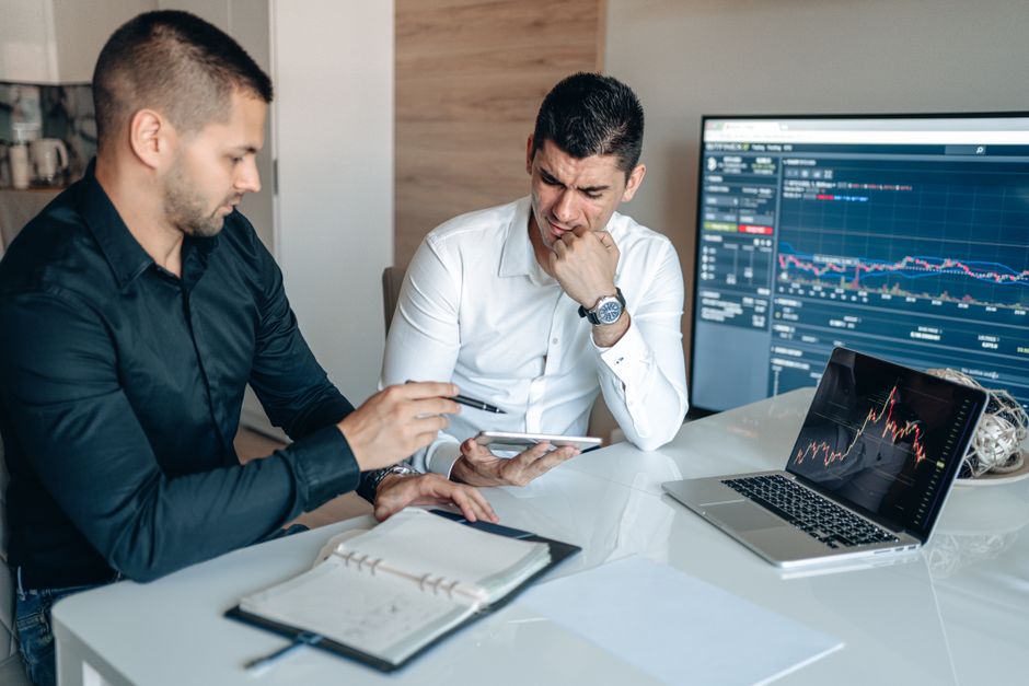Business professionals discussing electronic market strategy