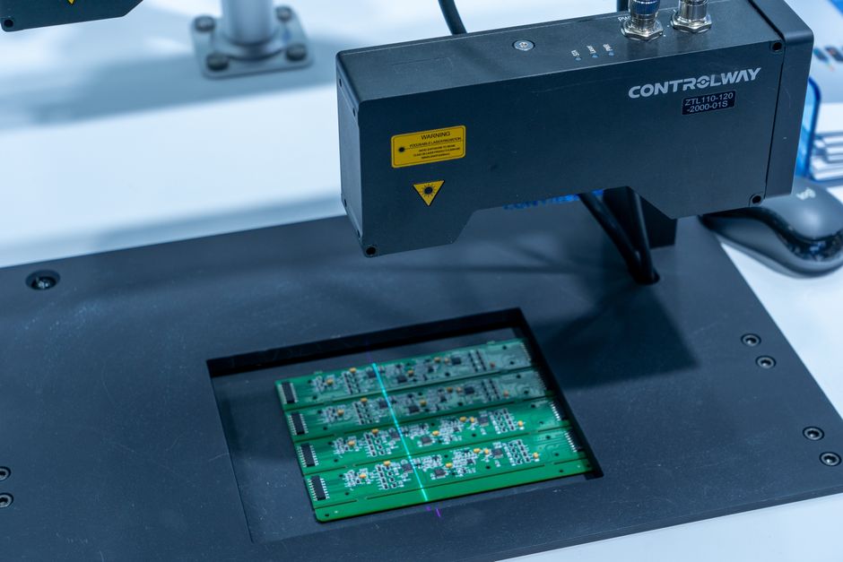 Photodetector component being inspected