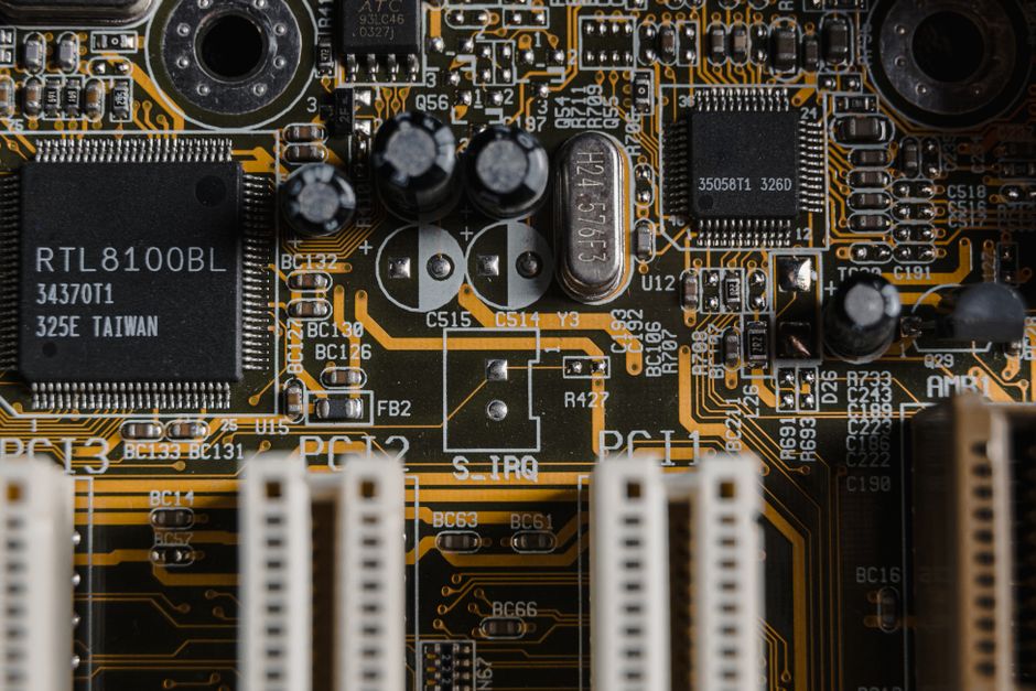 Spectroscopy array for semiconductor material analysis