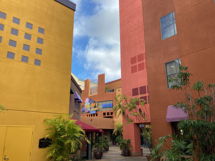 Exterior of commercial and industrial buildings in San Diego