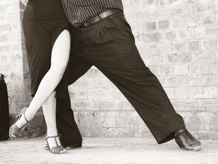 Argentine tango class with diverse participants