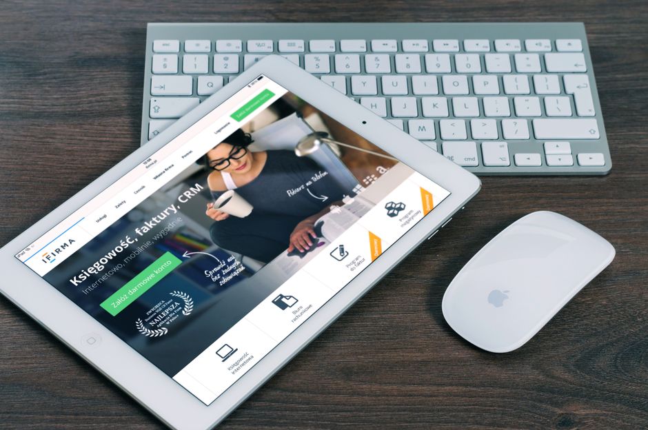 Mobile CRM app usage for field sales