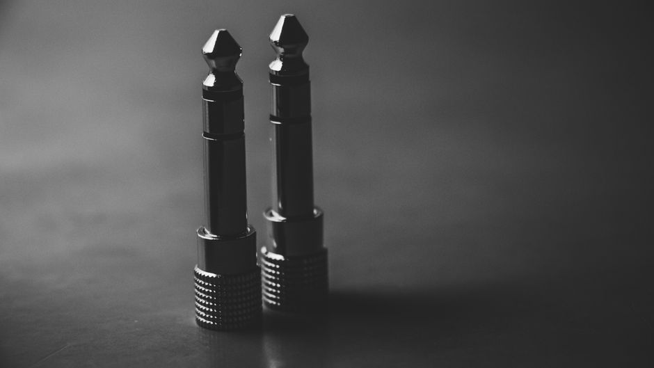 Banana plugs and alligator clips for electronics