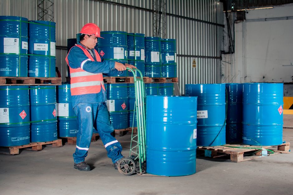 Industrial material handling equipment in an oil sector facility